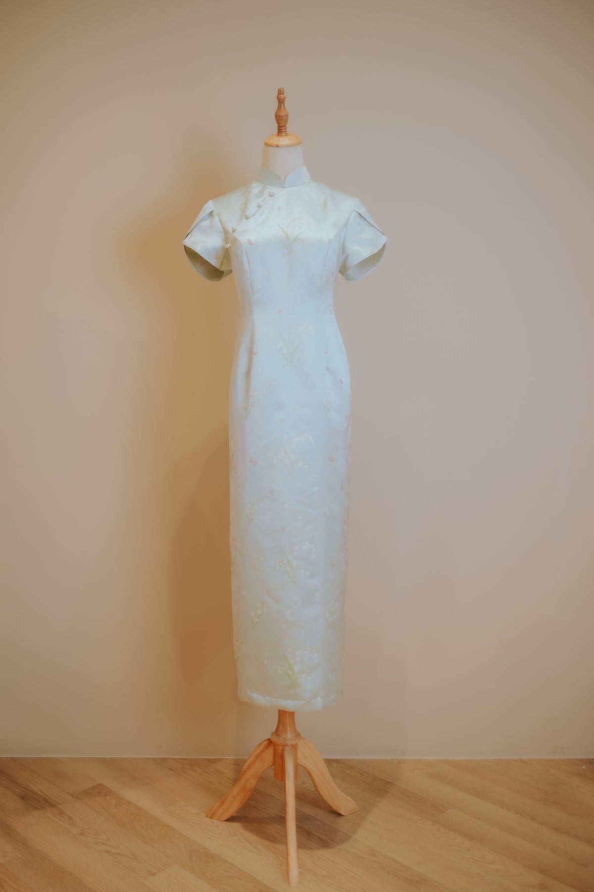Mint Green Jacquard Cheongsam with Petal Sleeves