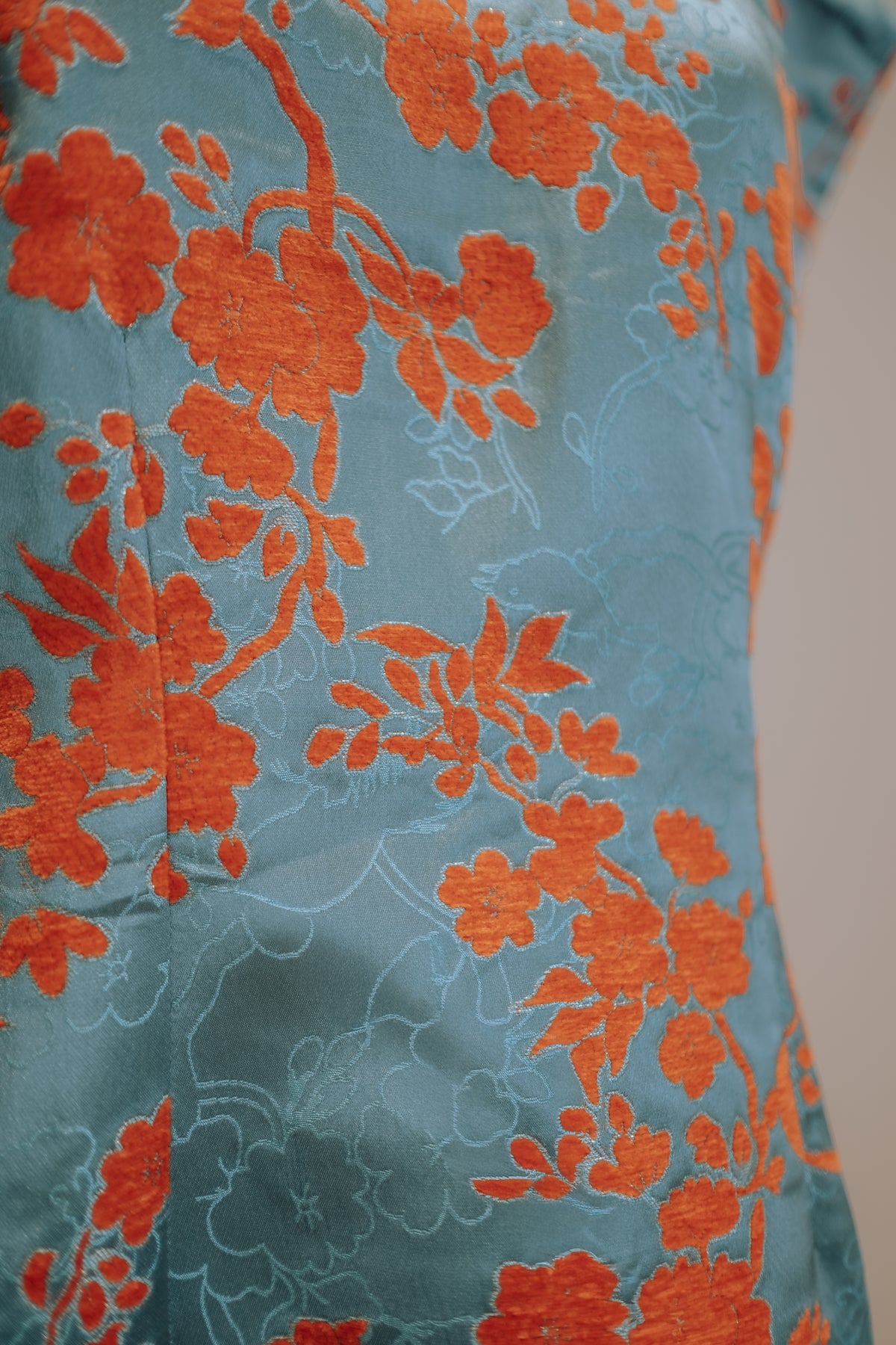 Green and orange jacquard cheongsam with pointed sleeves