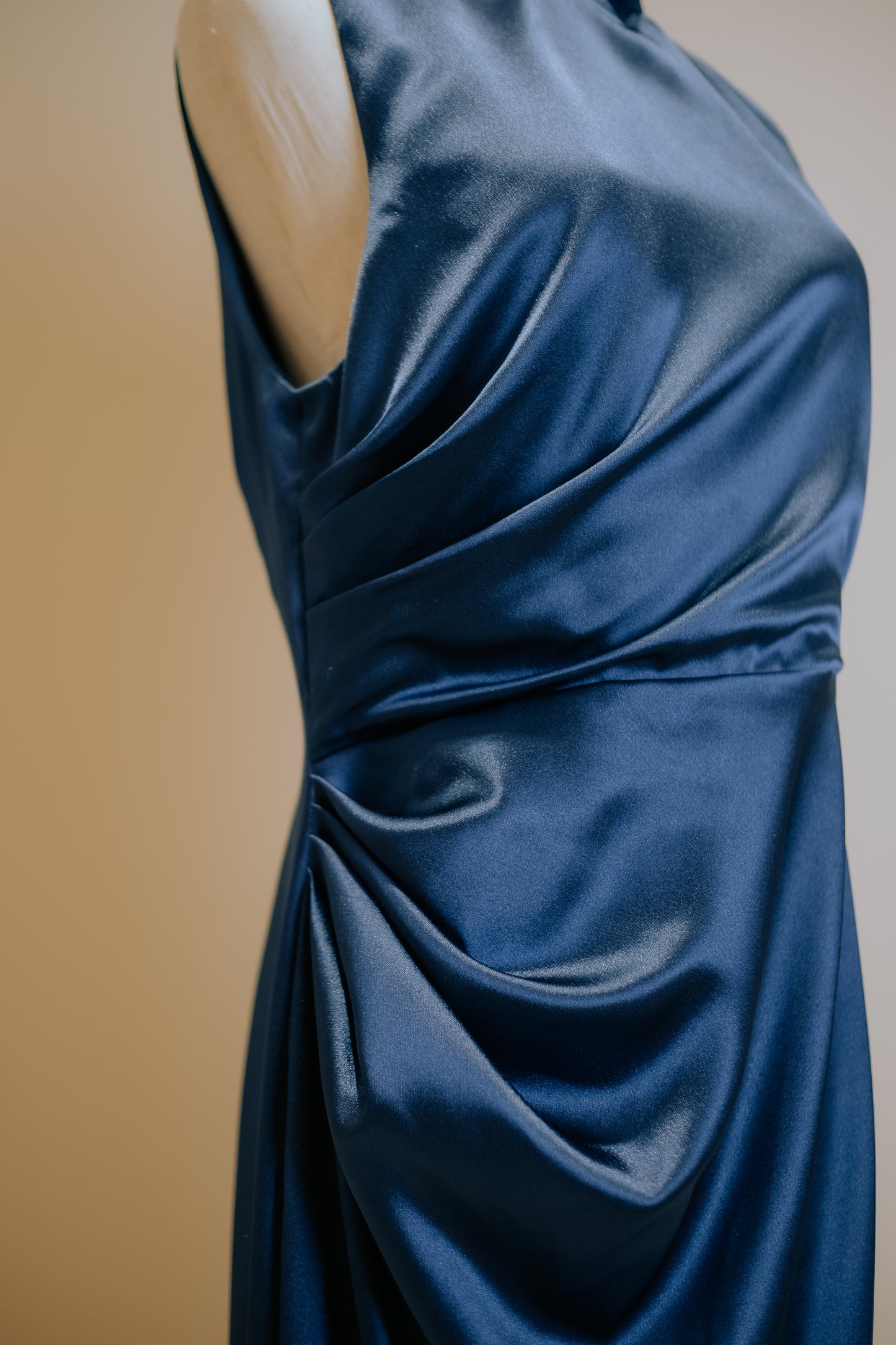 Silk Satin with Side Ruching Modern Mother of the Bride/Groom Gown with Mandarin Collar