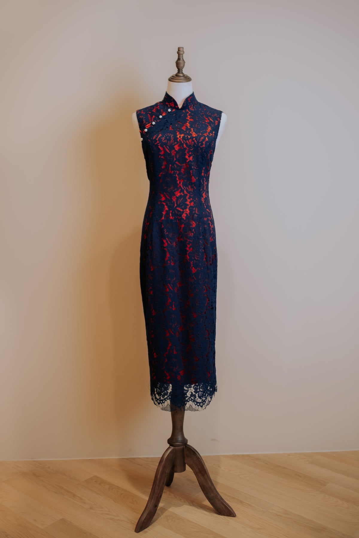 Navy Blue Lace Cheongsam With Red Inner Lining