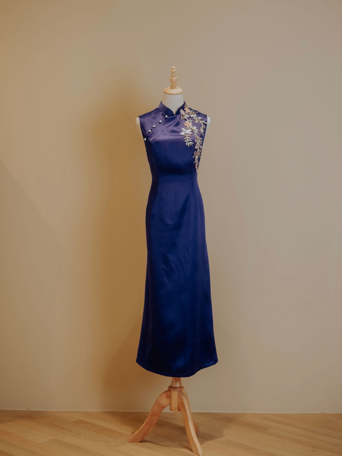 Violet Purple Duchess Satin A line Cheongsam with Appliqué